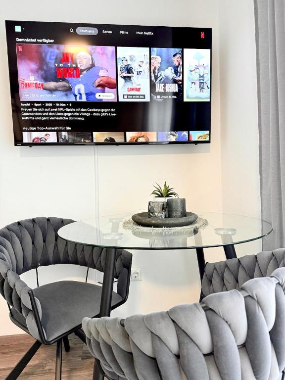Close to center App with Balcony with haningchair Netflix and Self Check in - 2