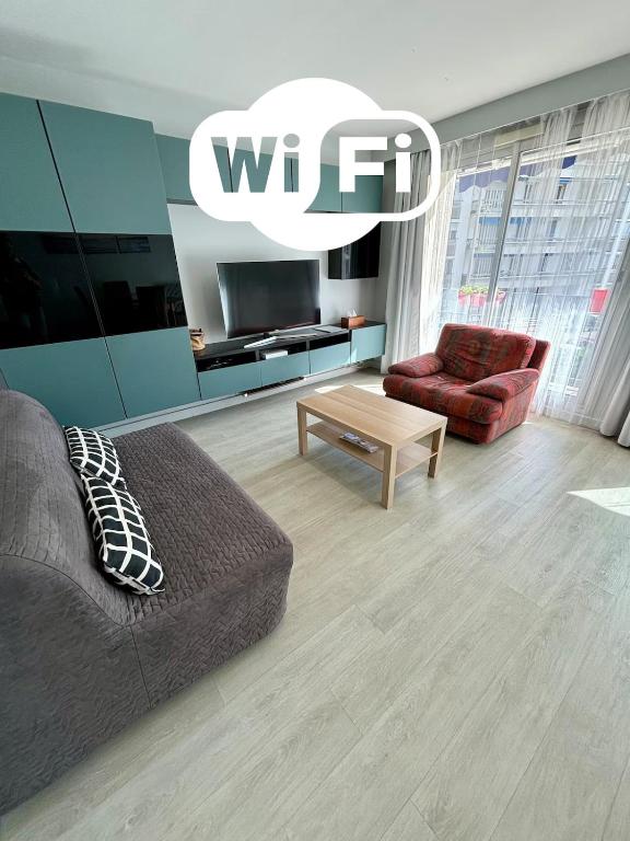 2 Bedrooms, Secure residence, Parking! - 1