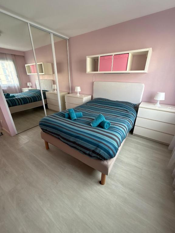 2 Bedrooms, Secure residence, Parking! - 4