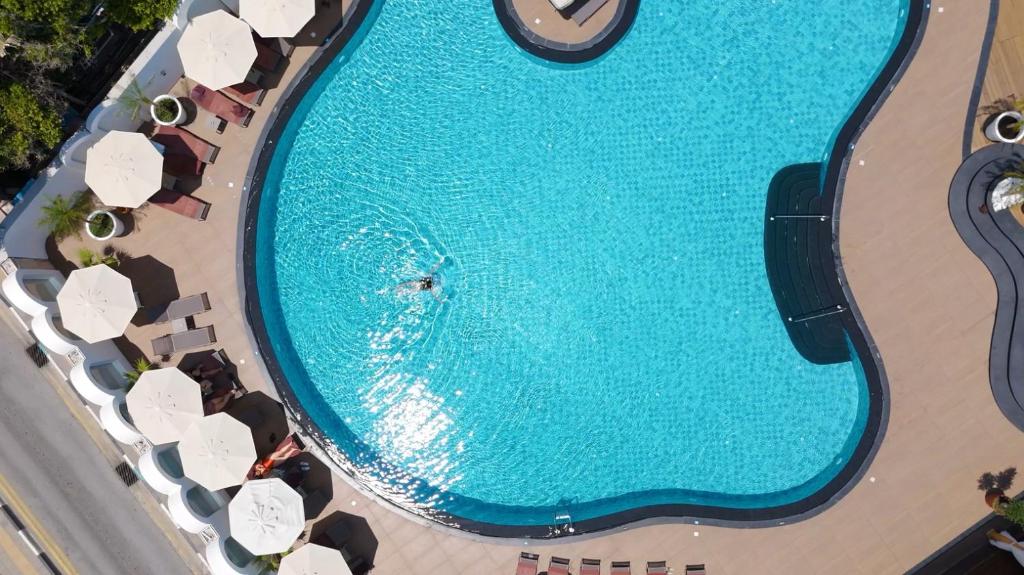 Rocks Hotel & Casino — Basen in Kirenia, Kirenia