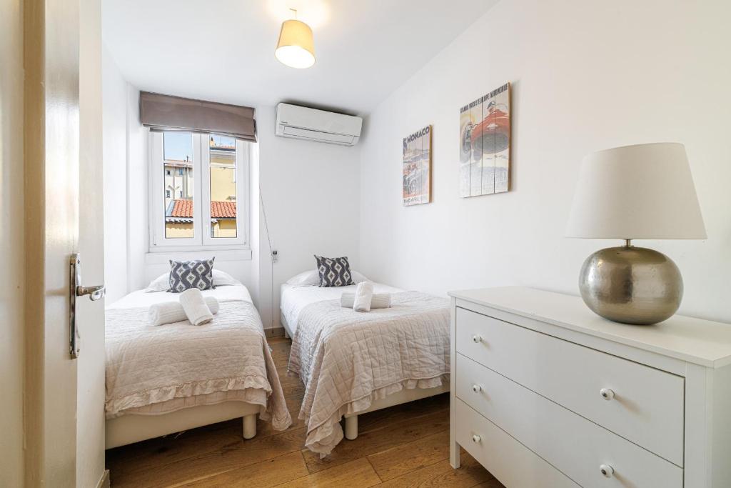 Wide & Central 3 Bdr - AC & Balcony - 5