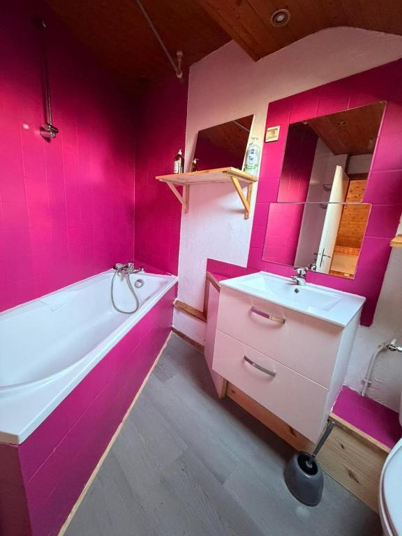 bright, cozy, close to tramway du Mont blanc - 4