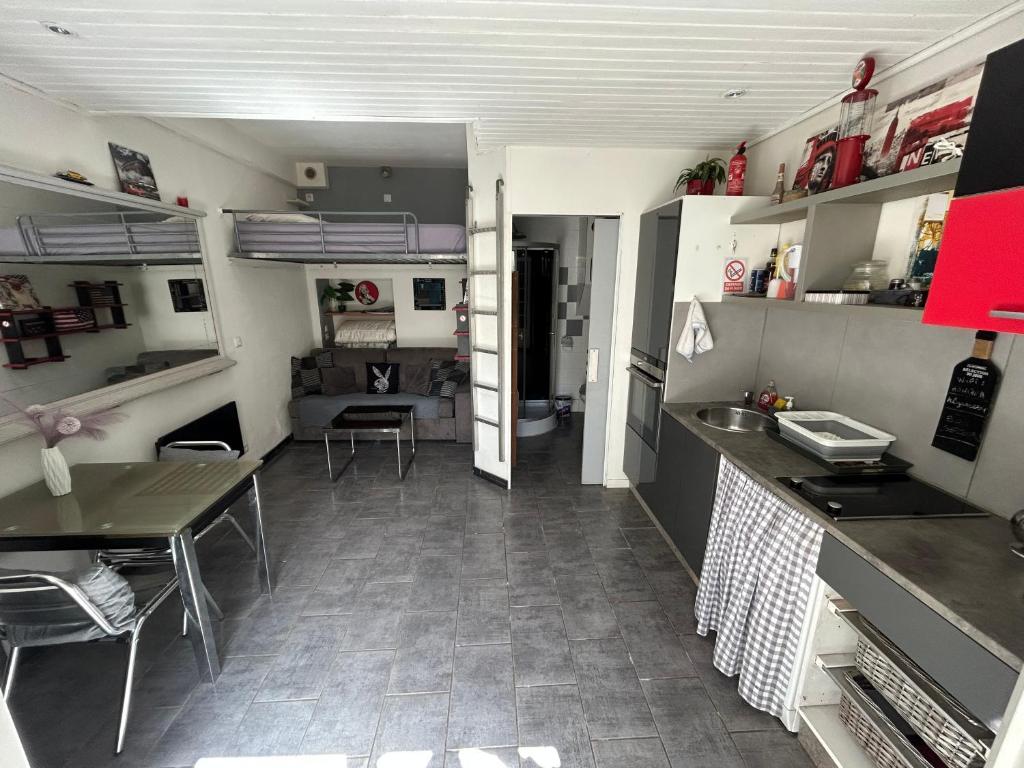 Beautiful studio with courtyard, parking and optional spa 30e per day - 1