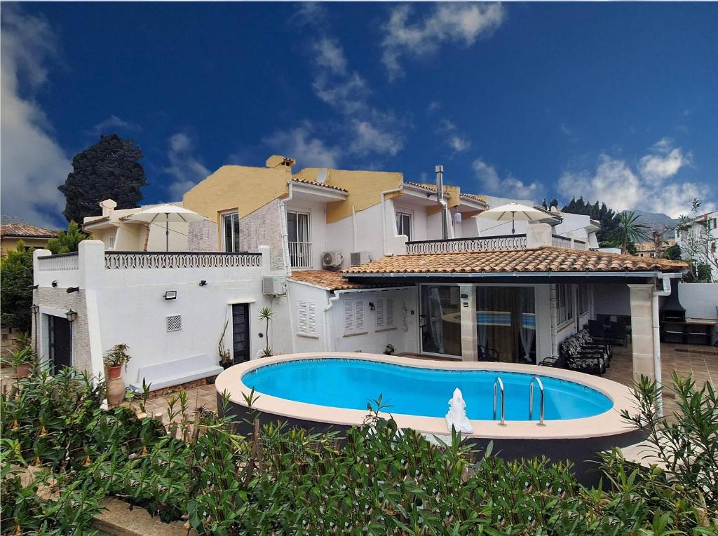Villa Nevada - Espacioso Chalet con Piscina Privada y Salita de Cine - 2
