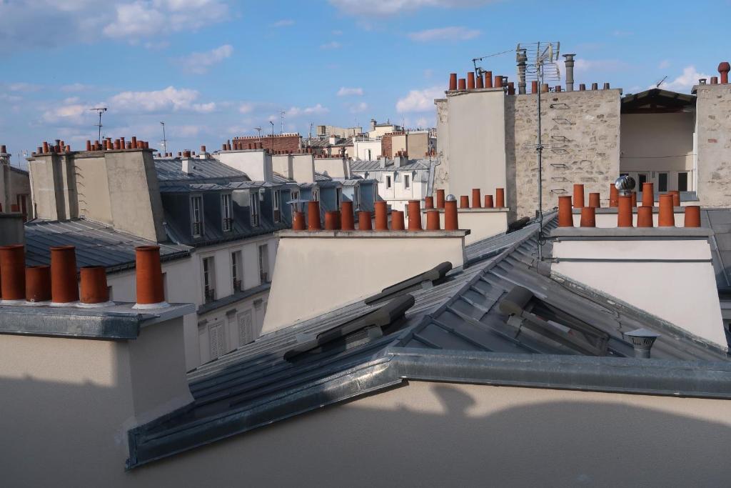 Paris 17ème - STUDIO compact 10m2 -110 sqf - coeur BATIGNOLLES - ideal SOLO traveler - 2