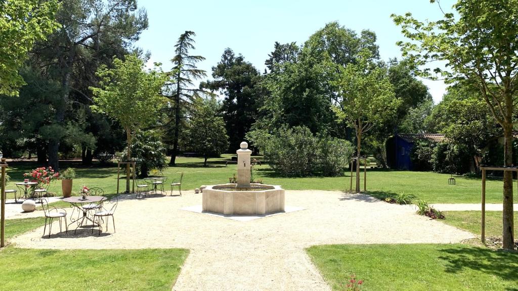 Domaine de Rhodes - 5 Chambres et 7 locations de vacances - 3