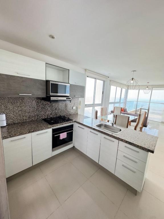 Luxury Ocean View Palmetto Beach Floor 24 2BR - 2