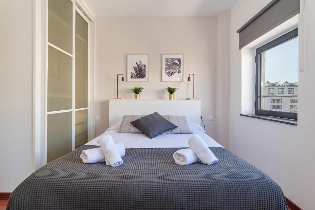 Cheerful Olympic Village Beach Apartment - 5