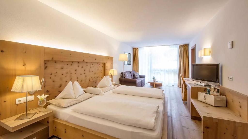 Alpine Hotel Ciasa Lara - 2