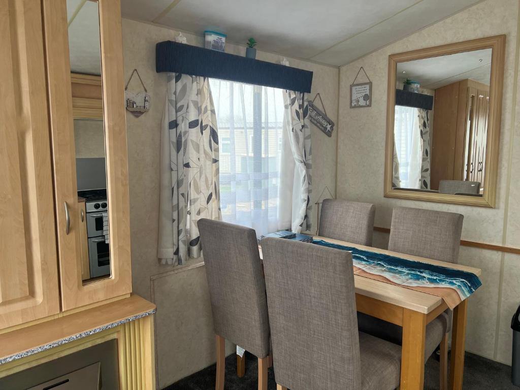 51A Static Caravan, Small Grove, Ingoldmells photo 3