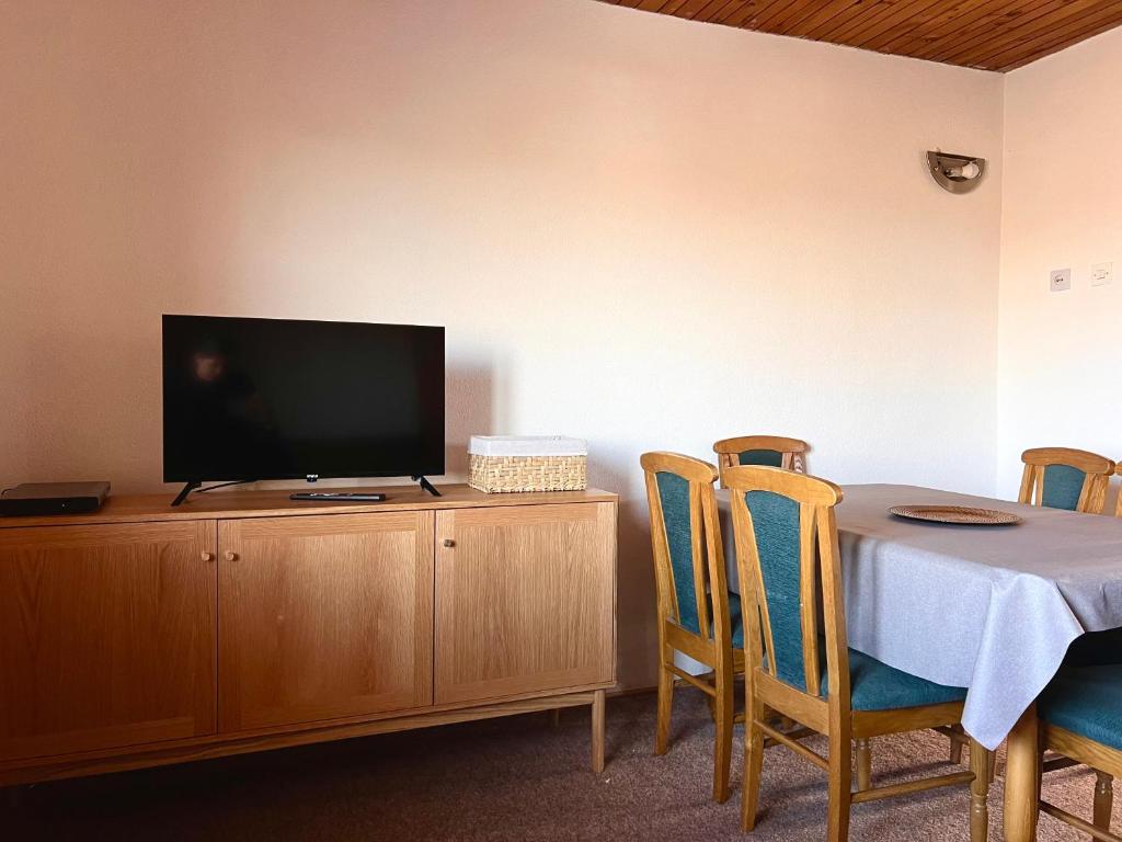 brown bear lodge - 2