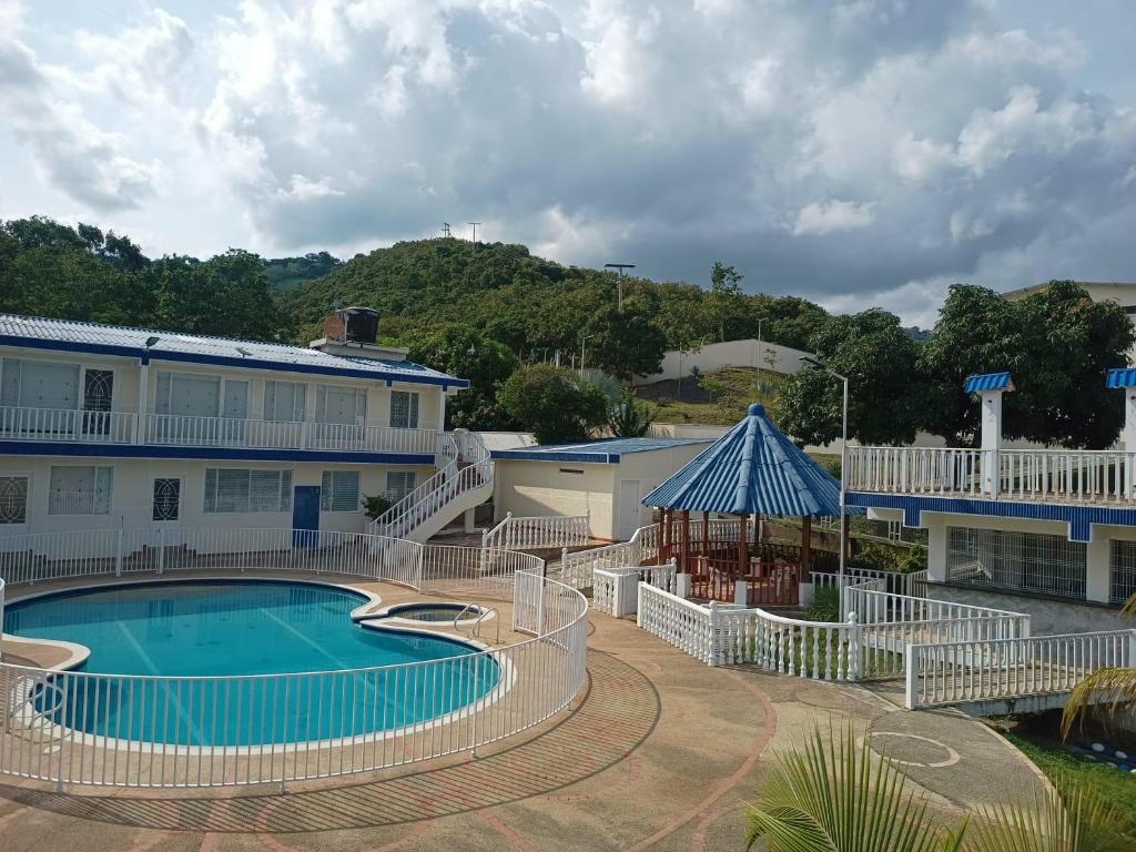 Hotel Cabaleón - 4