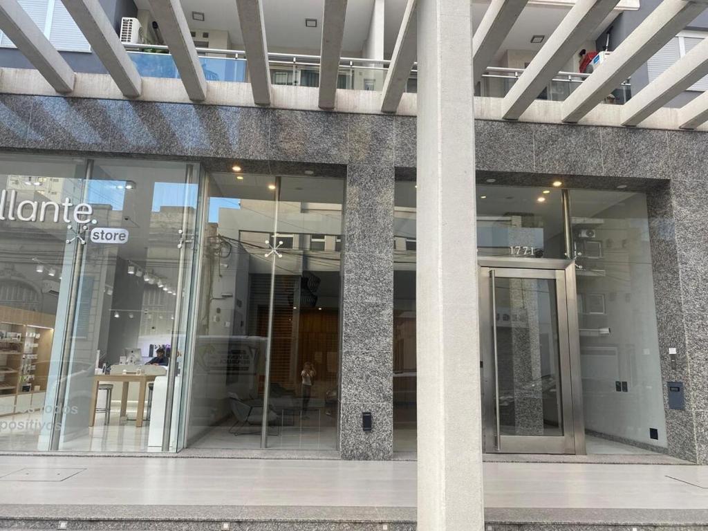 Hermoso departamento a pasos de casa de gobierno - 2