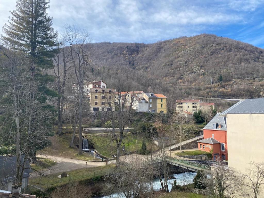 Spacious townhouse two bedrooms near by the lifts - 4