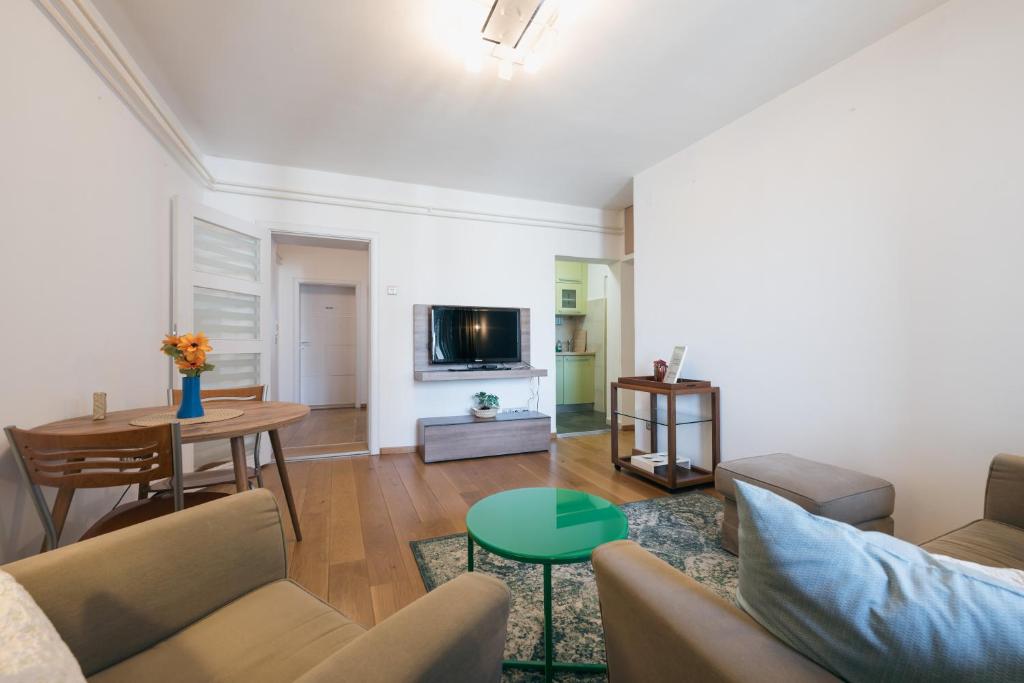 Panorama Central-Square Apartment - 4
