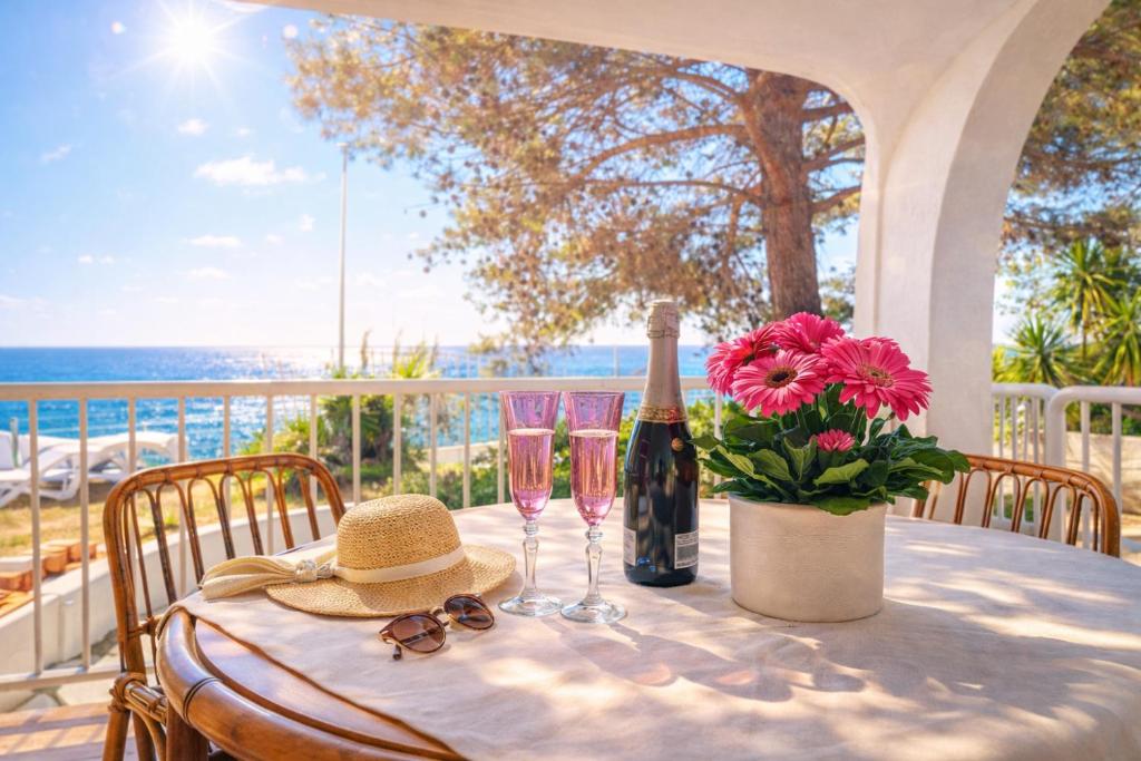 Sea front Villa with beautiful sunsets - 1