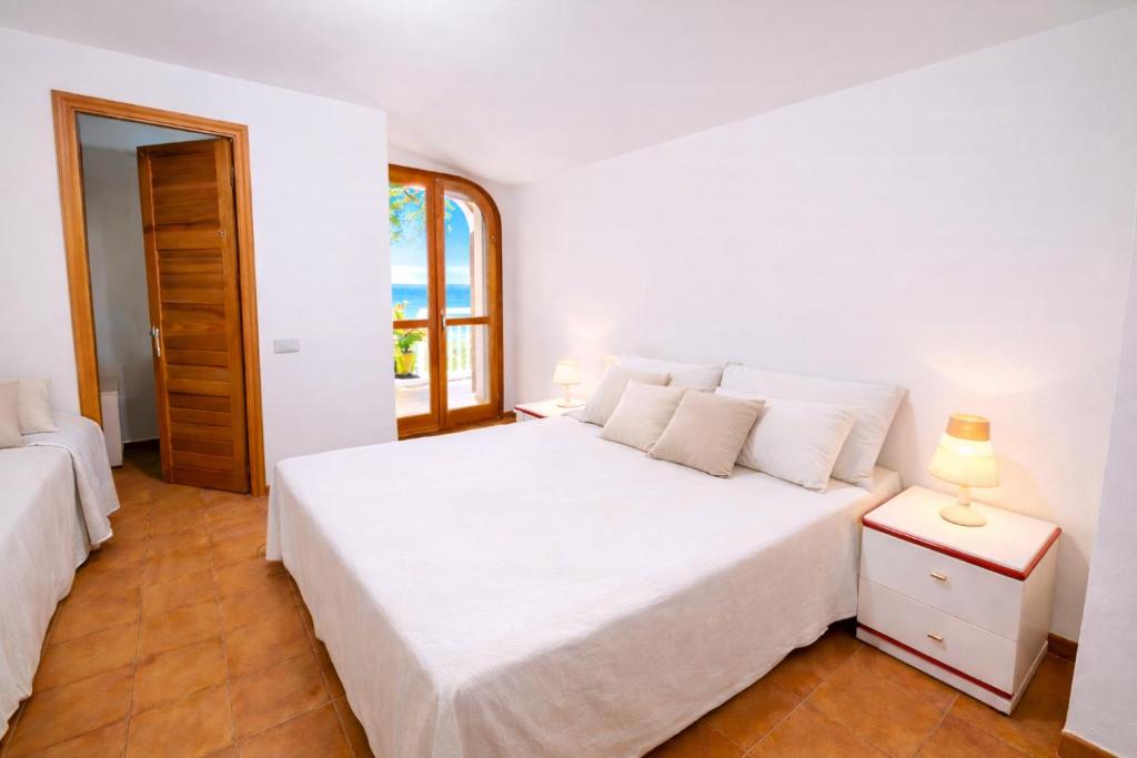 Sea front Villa with beautiful sunsets - 4