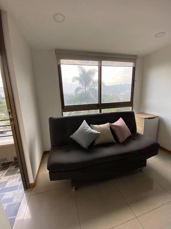 Cozy 2-Bedroom Apartment with Stunning City Views in Medelln - 4