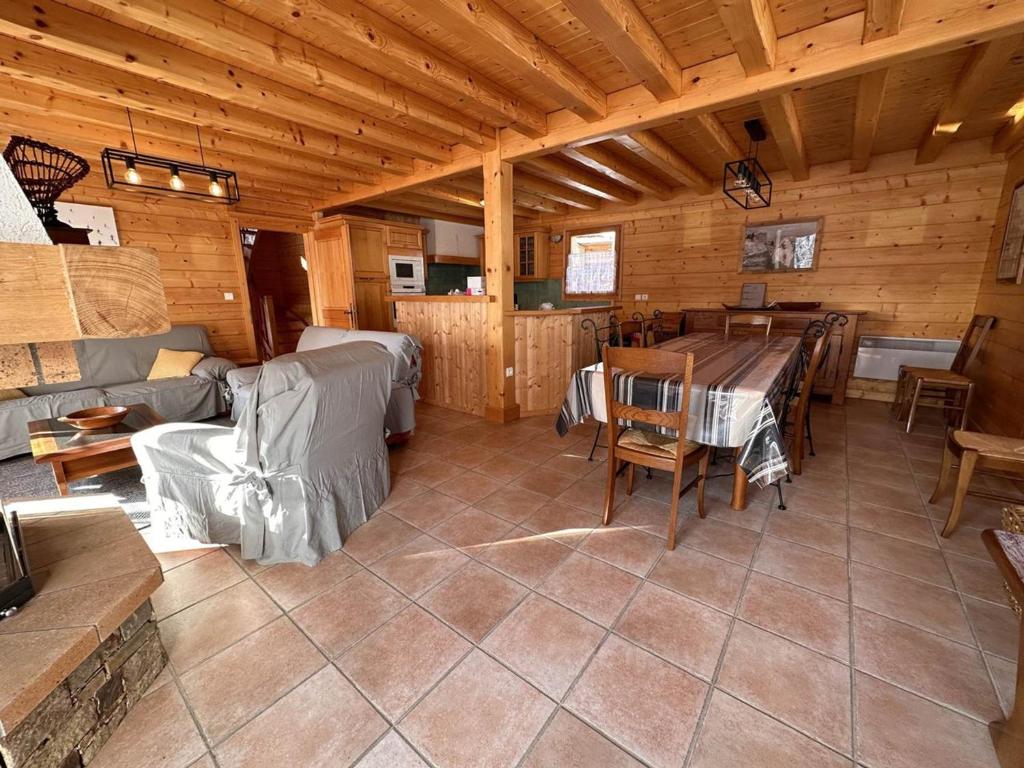 Chalet 4 chambres, 9 pers, pied des pistes, garage 2 voitures - FR-1-572-279 - 2