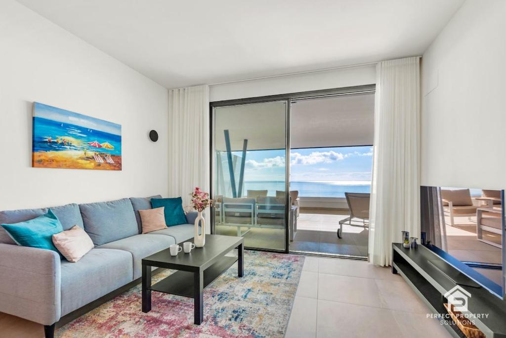Carvajal Design Stay - Walk to Beach and Train - 3