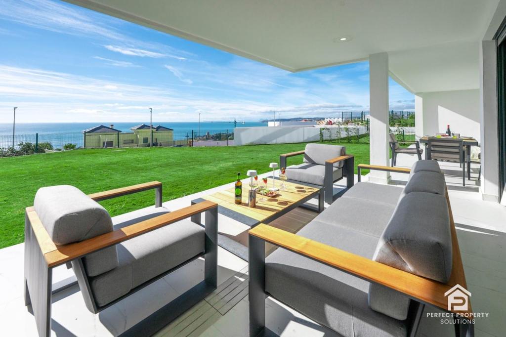 Azata Ground-Floor Gem with Huge Garden and Terrace - 5