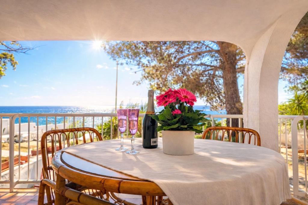 Sea front Villa with beautiful sunsets - 2