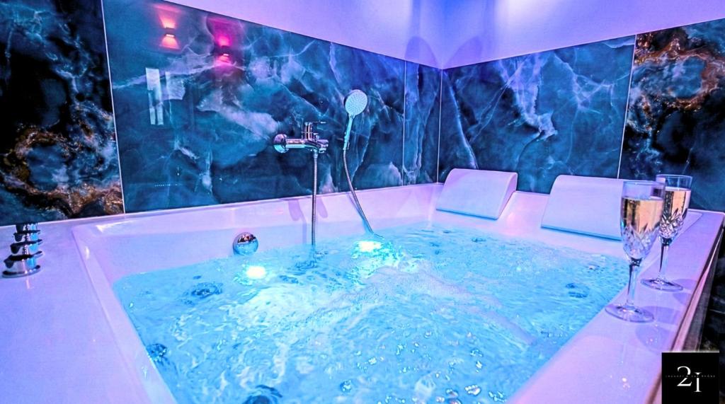 LE 21 - Suite SPA Premium - Jacuzzi Privatif & Vue Rhône - 3