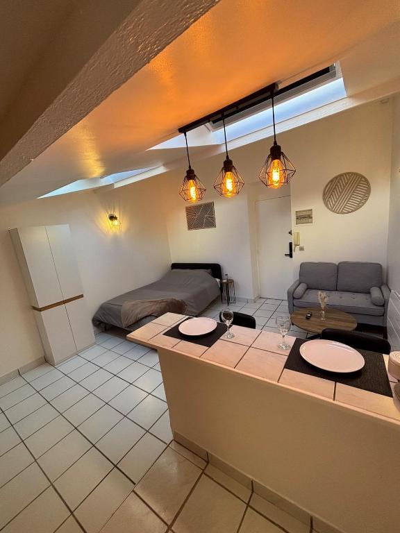 NEW - Appart-Narjiss, Elegance & comfort in REIMS - 3