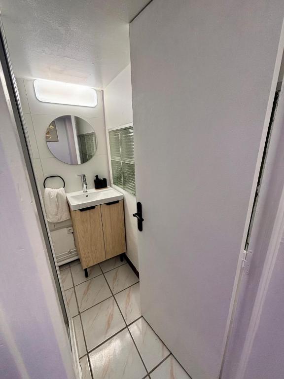 NEW - Appart-Narjiss, Elegance & comfort in REIMS - 5