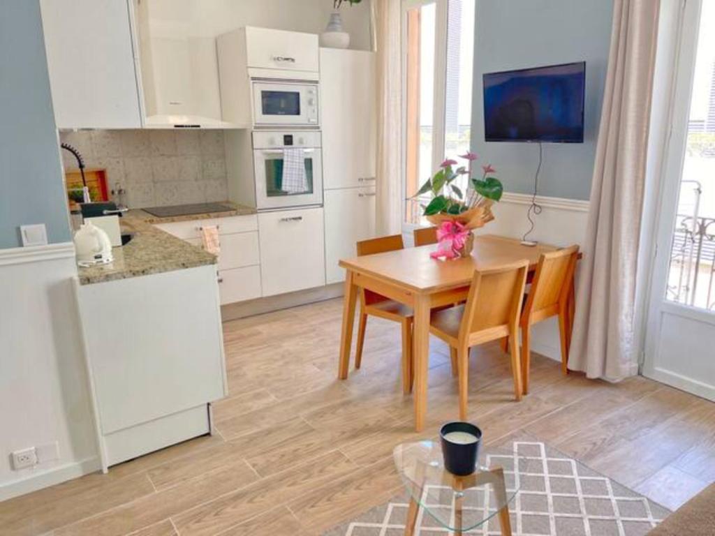 CARRAS appartement plein de charme climatisé à 3 min de la plage,1min tram - 5