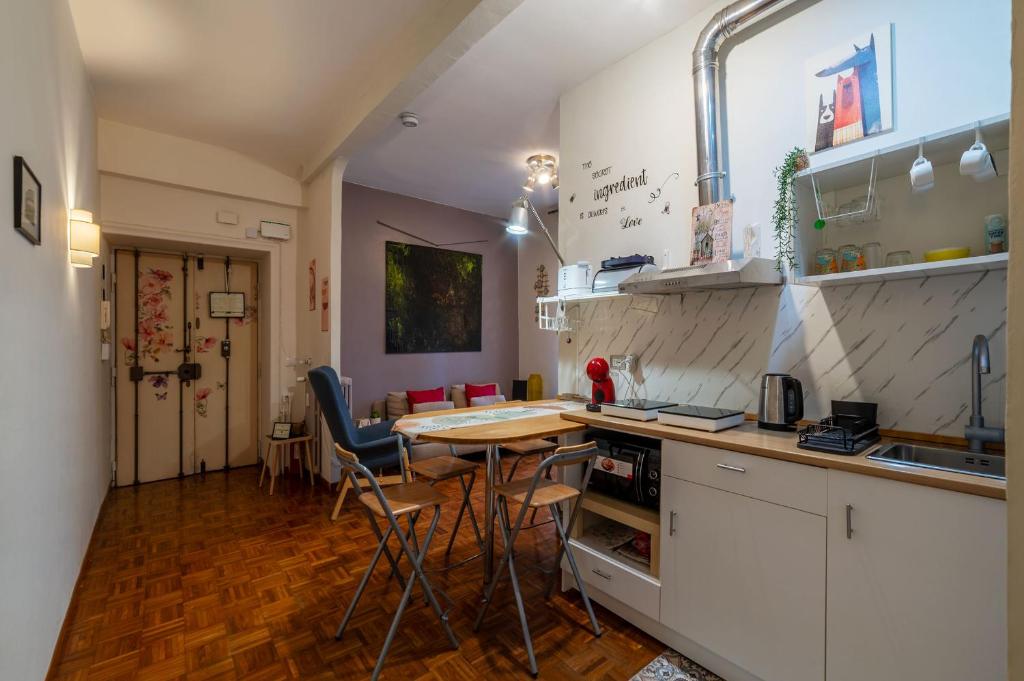 GuestHost - Cozy Apartment Re di Roma Metro Area - 3