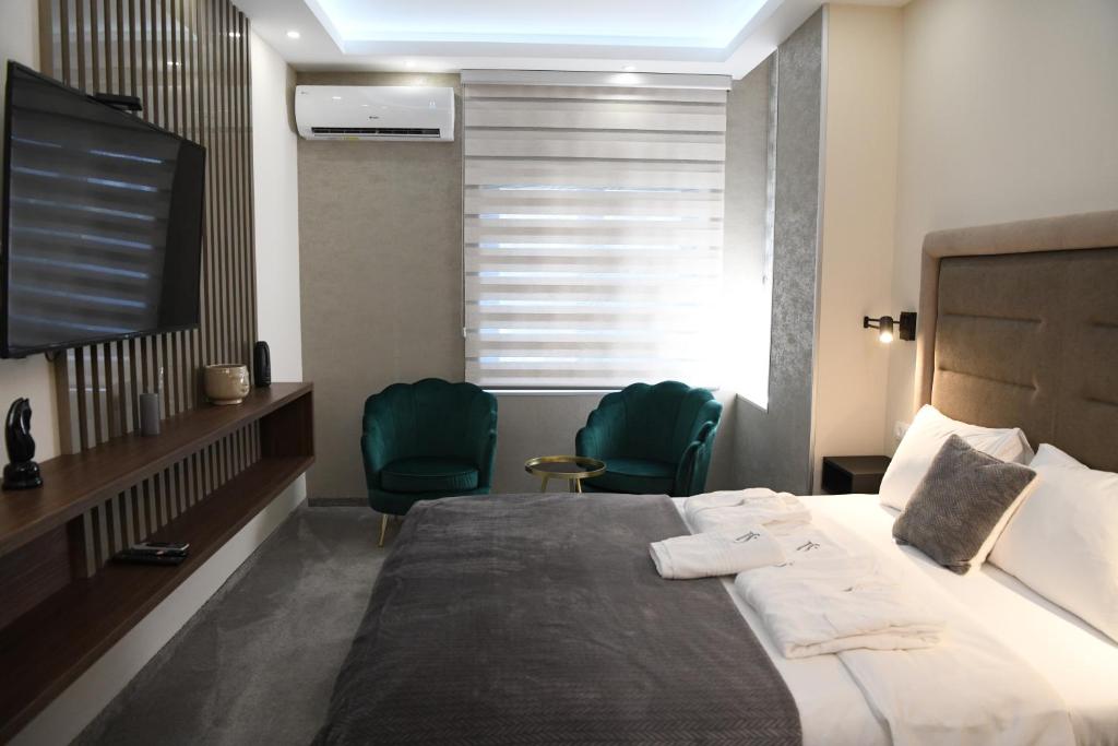 VS Exclusive Luxury Delux Studio with King Bed and Parking - 3