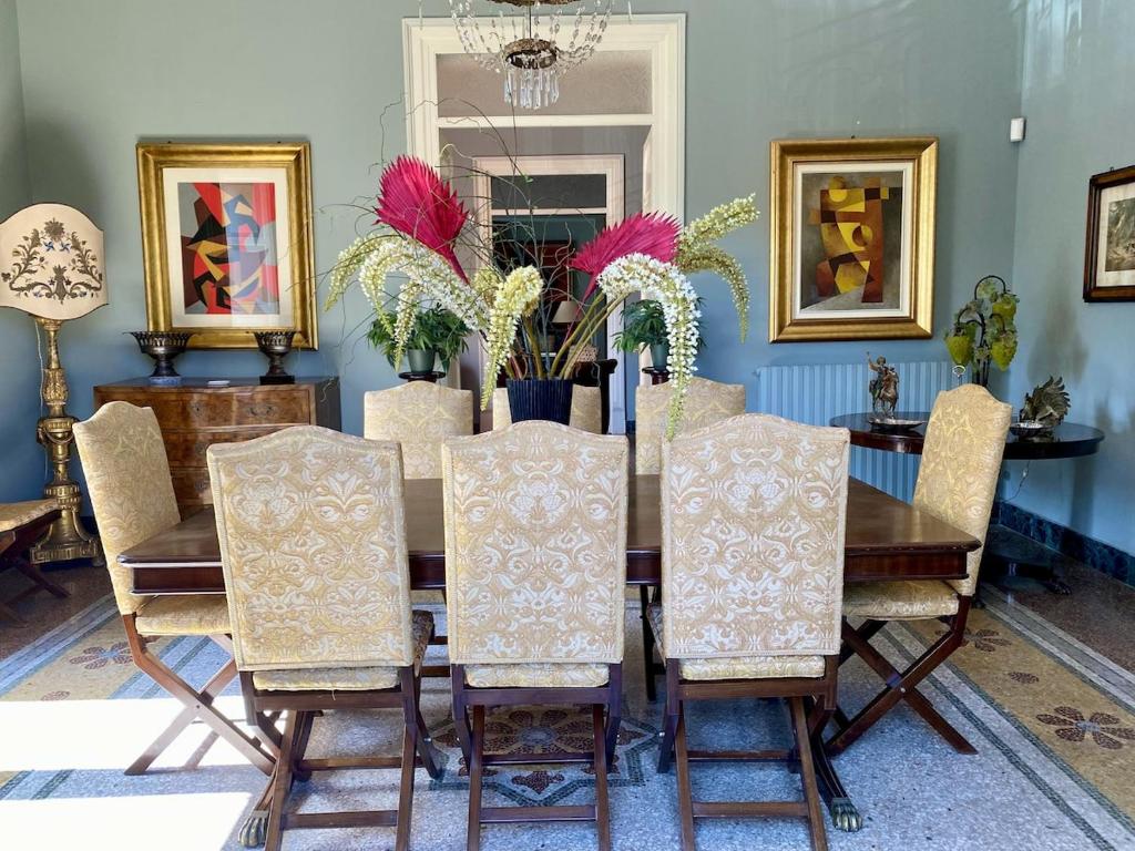 The House of Paintings - 2