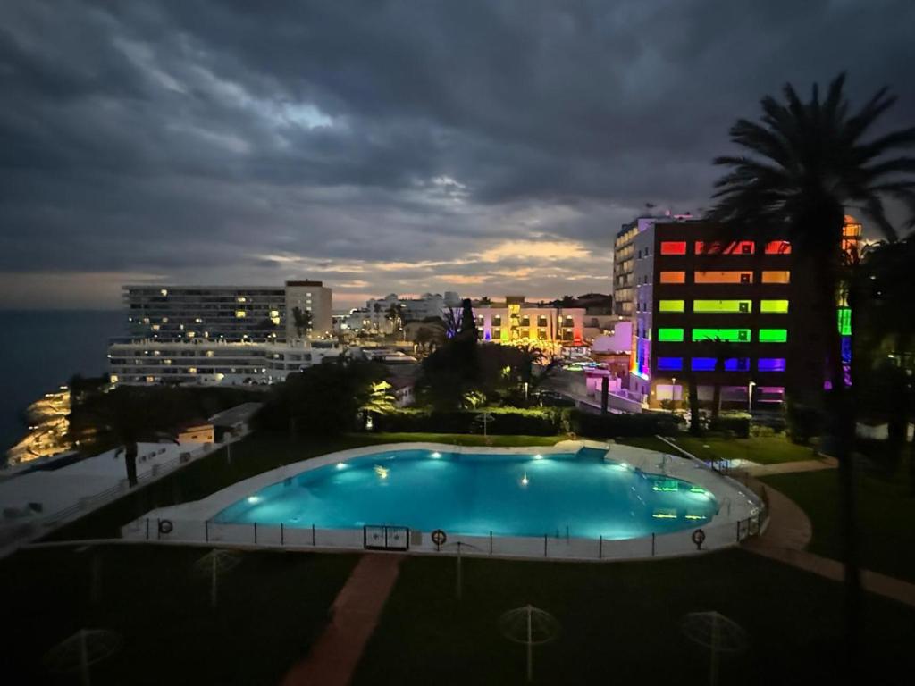 La Roca Sea View Luxury Apartment Beach Elevator - 4
