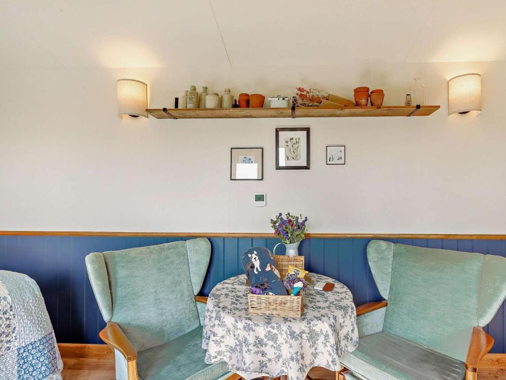 Shepherd's Hut near Cheltenham photo 6