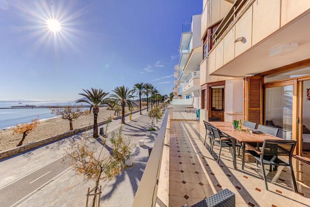 Emma Beachfront Apartment by Sealand Villas - 5