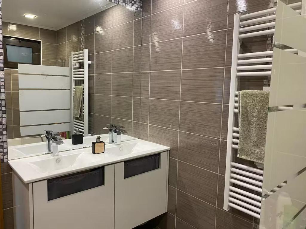 Duplex appartement,6pers, piscine, mer avec plage à 5mn ,Theoule sur Mer -Cannes - 3