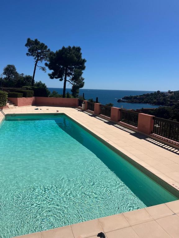 Duplex appartement,6pers, piscine, mer avec plage à 5mn ,Theoule sur Mer -Cannes - 2