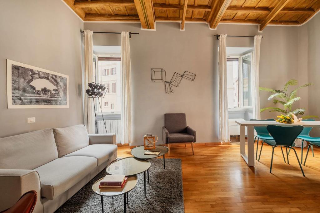 Campo de Fiori Bright Apartment - 3