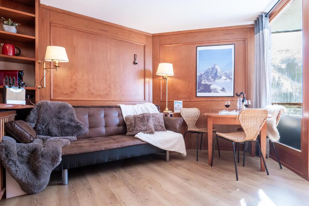 HelloCHALET Casa Lobita - Panoramic Balcony Apartment Walk to Gondola - 5