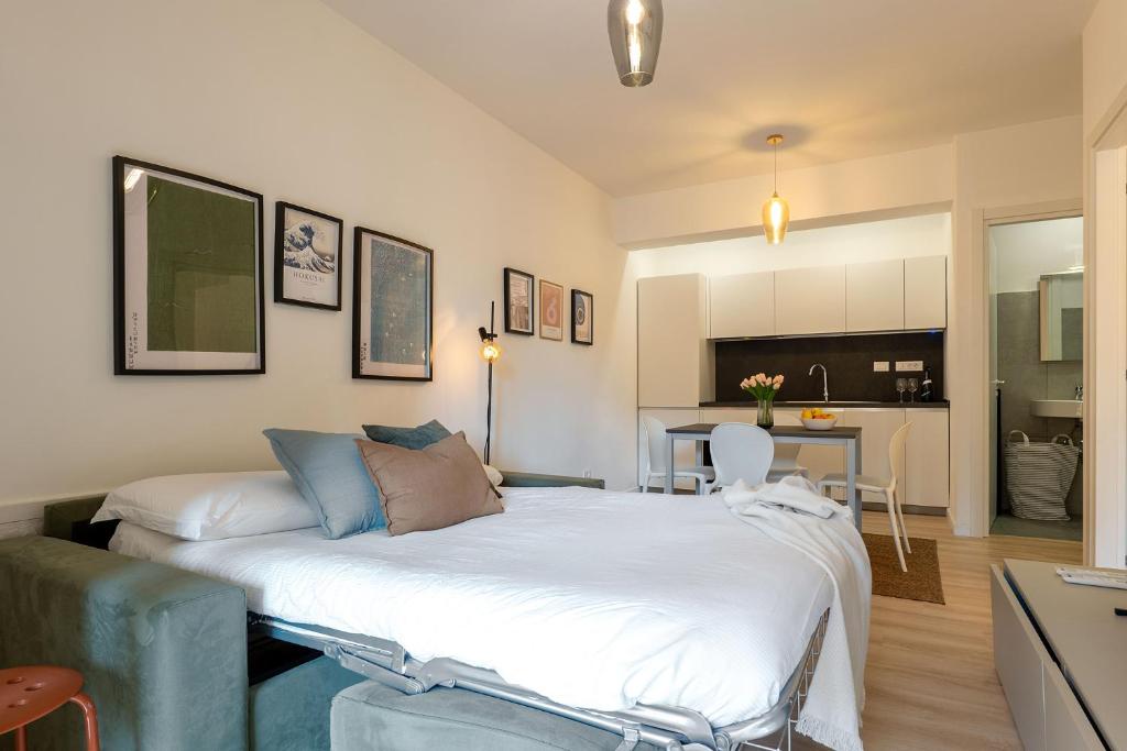 Urban Oasis with Patio Labicana Apartment near Termini - 5