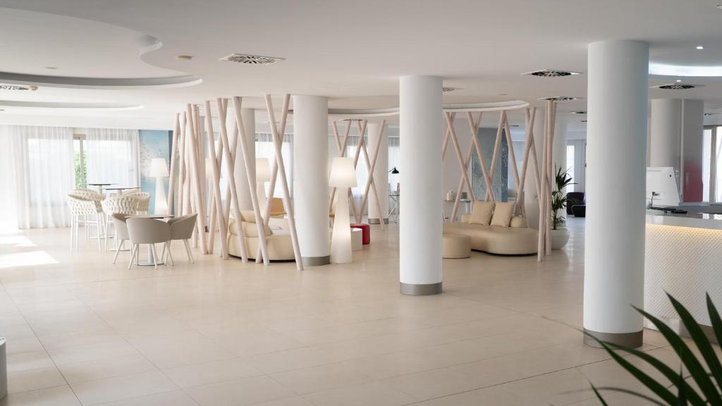 BLUESEA Anba Romaní — Hotel building in Cala Millor, Balearic Islands