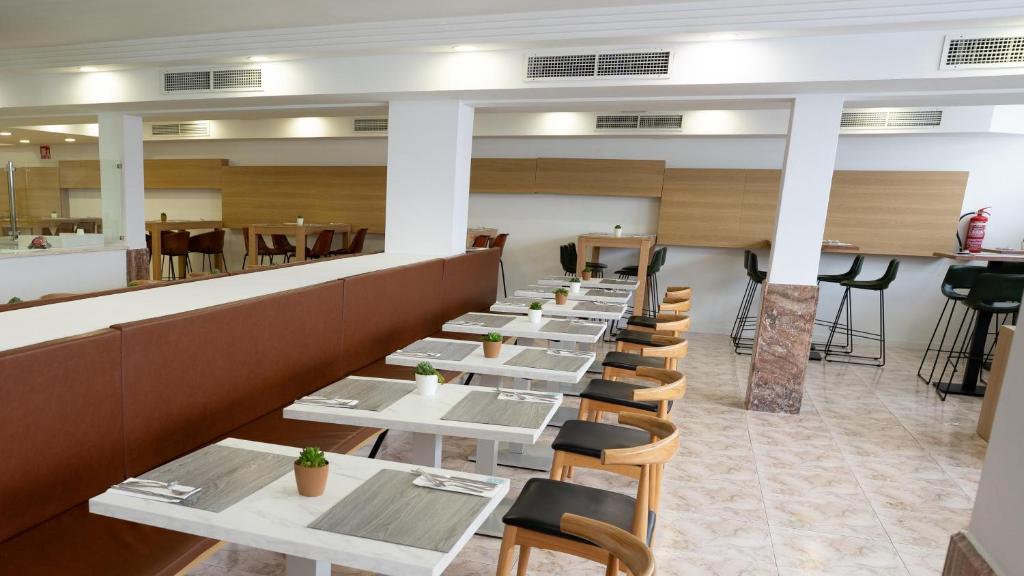 BLUESEA Anba Romaní — Restaurant & bars in Cala Millor, Balearic Islands