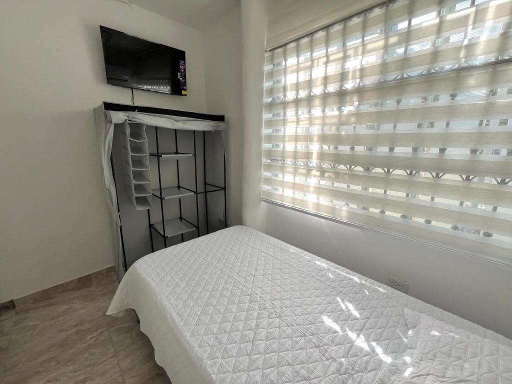 Habitación doble con baño privado, TV y WIFI ubicación central - 4