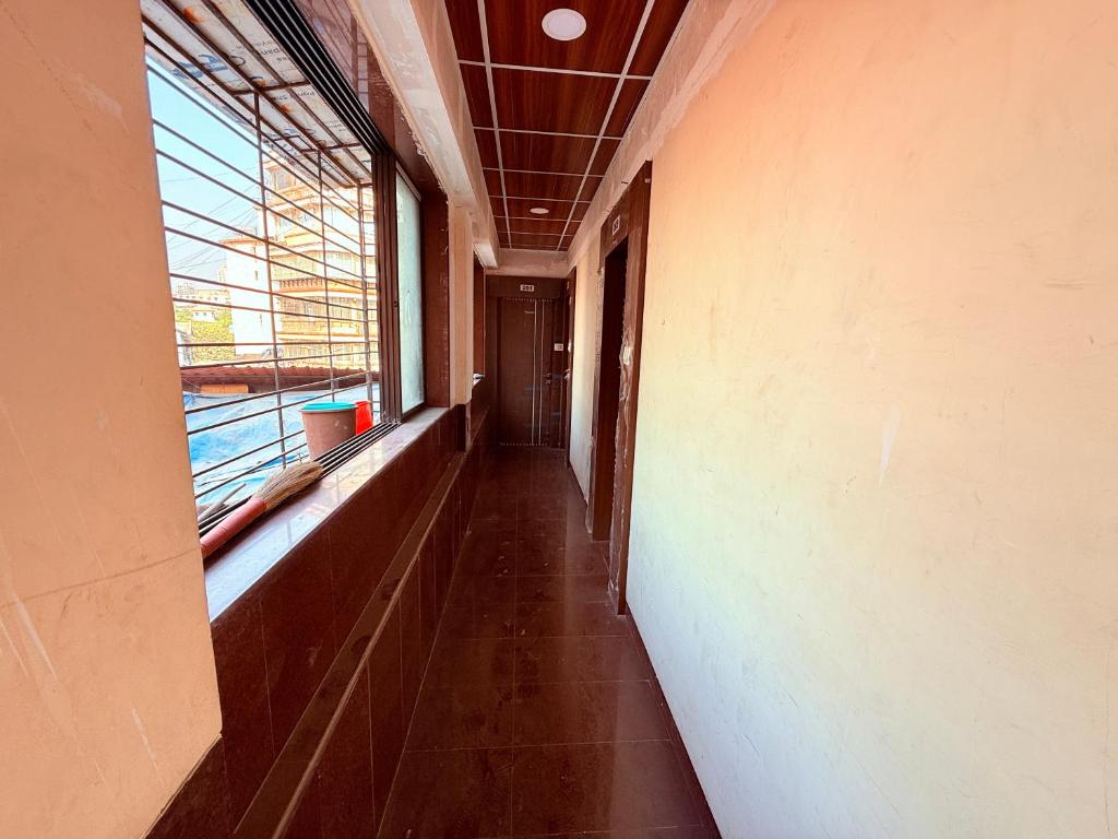 シヴサガル レジデンシー ザヴェリ バザール (ShivSagar Residency Zaveri Bazaar) 外観