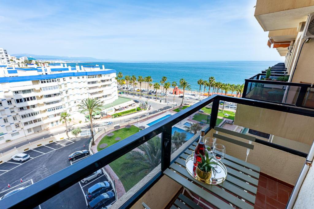 797 HOLIDAY RENTALS - Luminoso apartamento en Aloha playa - 1