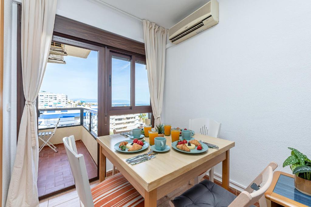 797 HOLIDAY RENTALS - Luminoso apartamento en Aloha playa - 2