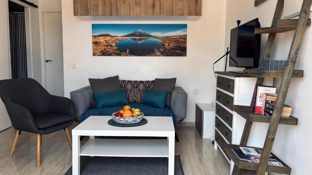 Cozy apartment overlooking Cabo Roig strip - 2