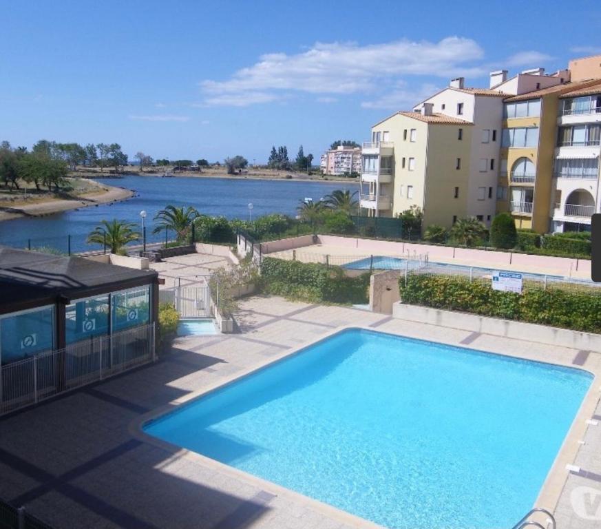 Appartement 6 personnes avec piscine secteur Richelieu, à 400m de la plage et à 650m du centre port - 1