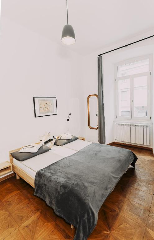 L'Arco Trieste studio living 1 - 5